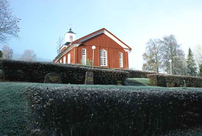 Bogens kyrka från öster.