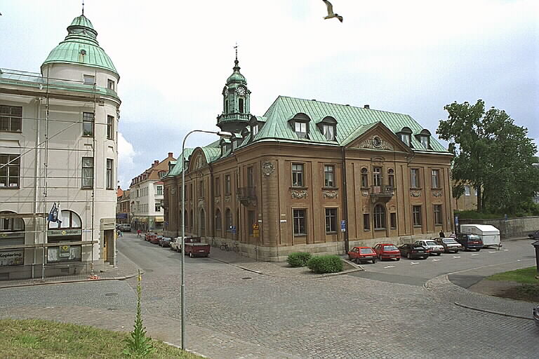 Västra Vallgatan/Södra Långgatan. Riksbanken (Televerkets hus) till höger. 

