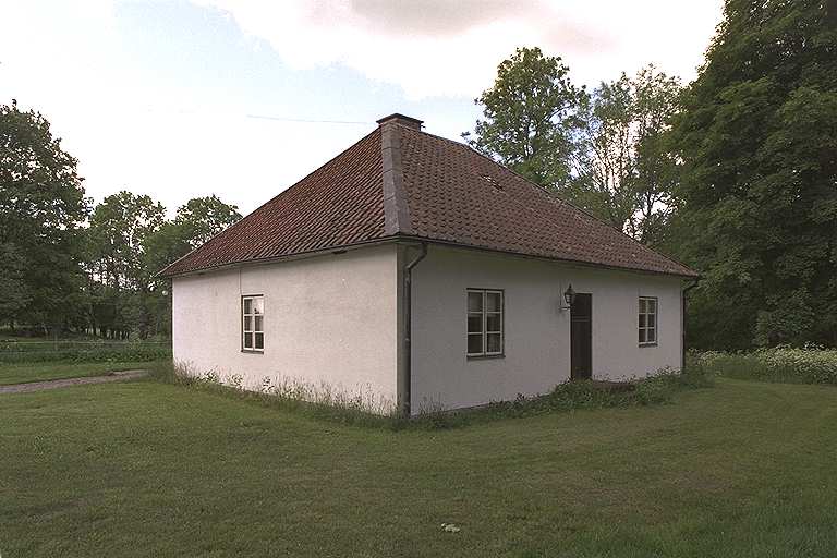 Kuskbostaden från nordost. 



