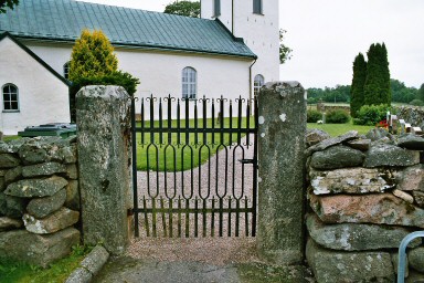 Norra Vings kyrkogård, grind i nordöst. Neg.nr. 04/217:09.jpg