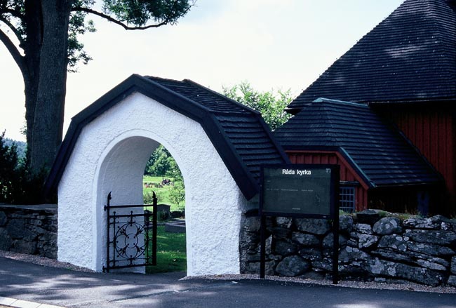 Kyrkan med omgivningar