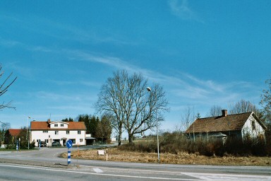 Nedlagd lanthandel och vagnverkstad i Flo. Neg.nr. 03/293:20. JPG. 