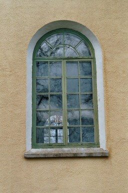 Långhusfönster på Fridhems kyrka. Neg.nr. 04/102:18. JPG.