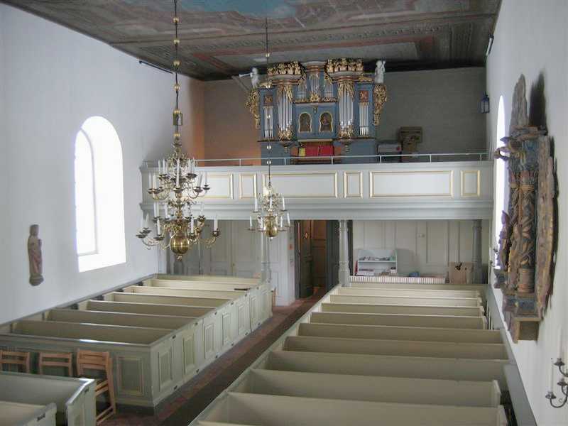 Bredestads kyrka. Del av långhuset samt orgelläktaren.