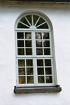 Långhusfönster på Levene kyrka. Neg.nr. 04/148:10. JPG.