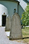 Gravstenar från omkring 1800 på Sparlösa kyrkogård. Neg.nr. 04/145:21. JPG.