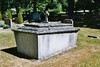 Sarkofag på Sparlösa kyrkogård. Neg.nr. 04/145:14. JPG.