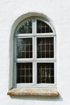Långhusfönster på Längjums kyrka. Neg.nr. 04/116:15. JPG.