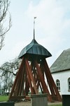Klockstapel vid Längjums kyrka. Neg.nr. 04/116:11. JPG.