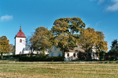 Acklinga kyrka och f.d. skola. Neg.nr. 04/319:06. JPG. 