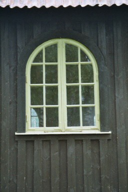 Fönster på Mobackens kapell. Neg.nr. 04/190:16 JPG. 