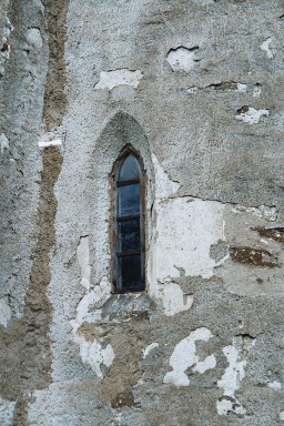Unggotiskt fönster i absid på Suntaks gamla kyrka. Neg.nr. 04/310:12. JPG. 