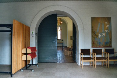 Vapenhus vid Norra kyrkogårdens kapell. Neg.nr. 04/187:22. JPG.