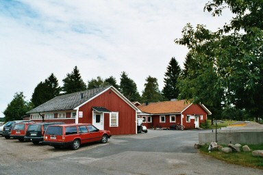 Förråds- och expeditionsbyggnader på Norra kyrkogården i Tidaholm. Neg.nr. 04/187:12. JPG. 