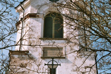 Hassle kyrka, inskription på tornfasaden. Neg.nr 04/279:17.jpg