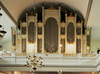 Orgeln med nygotisk fasad.