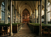 Långhuset mot koret. Bänkinredningen är ursprunglig och i likhet med övriga snickerier ritad av kyrkans arkitekt Helgo Zettervall.