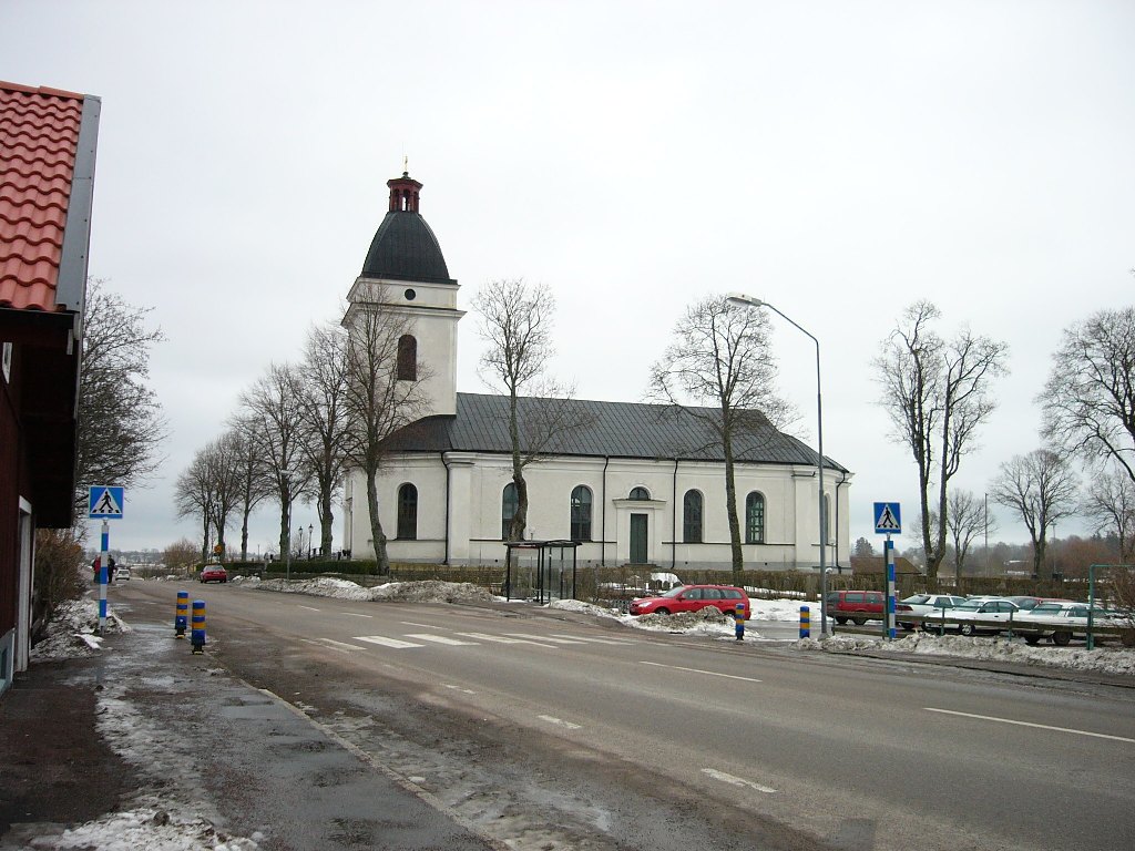 Väderstads kyrka från nordväst.