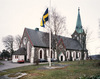 Västra Frölunda kyrka från norr. Kyrkan ligger på ett höjdparti och är ett viktigt landmärke i området. 