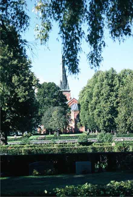 Fryksände kyrka, kyrkogården. Vy mot kyrkan från öster. 