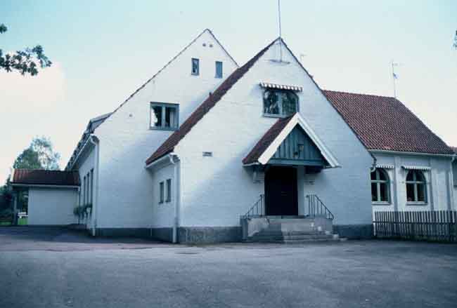 Fryksände kyrka, församlingshemmet från väster. 