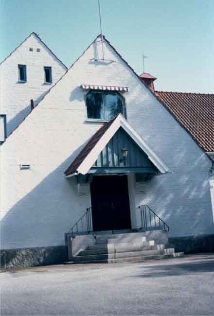 Fryksände kyrka, församlingshemmet från väster. 