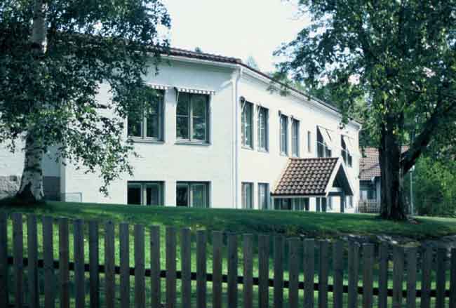 Fryksände kyrka, församlingshemmet från väster. 