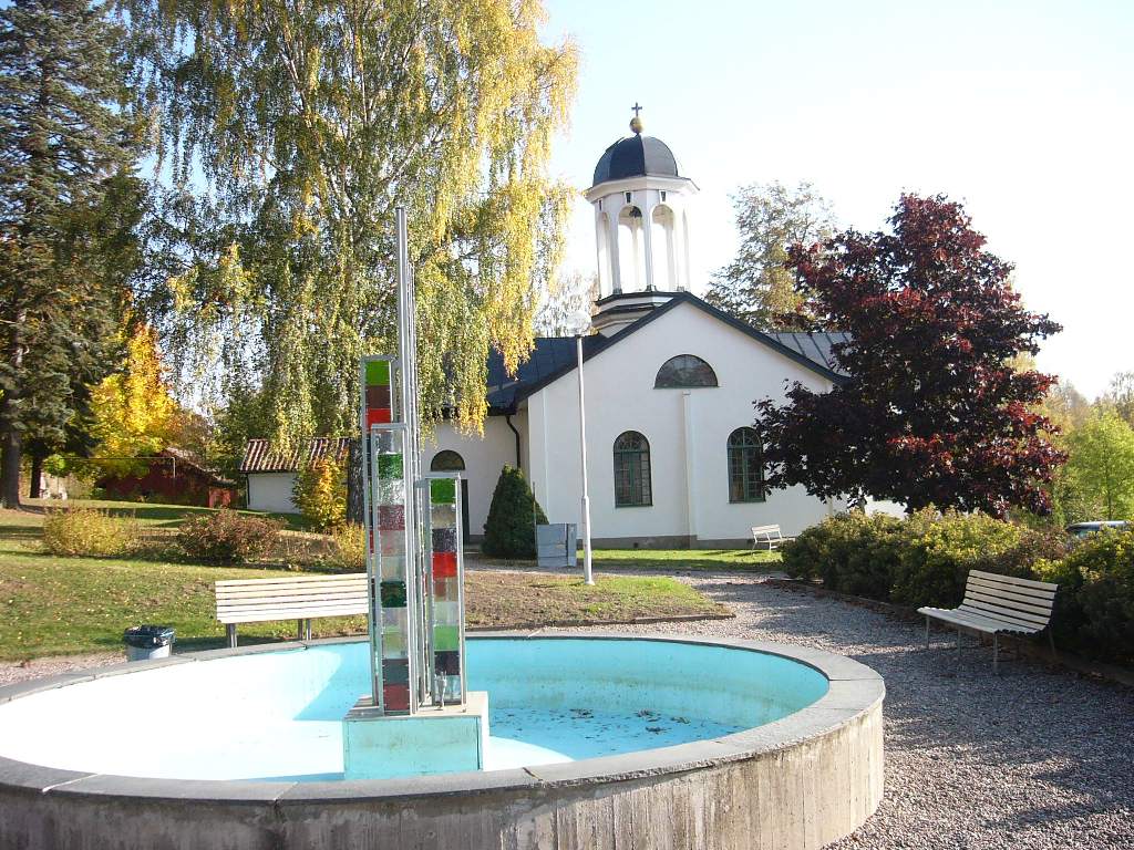 Rejmyre kyrka från väster.