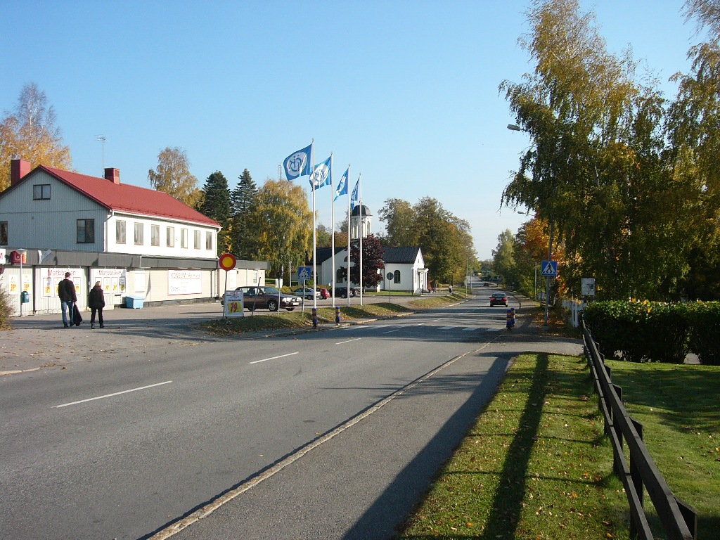 Rejmyre kyrka från sydväst.