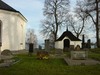 Skedevi kyrka och von Posts gravkor från väster.