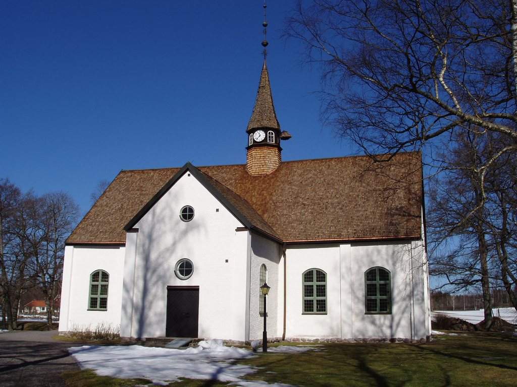 Gusums kyrka från söder.