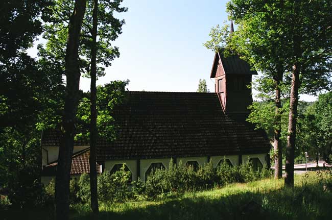 Kyrkan sedd norrifrån. 