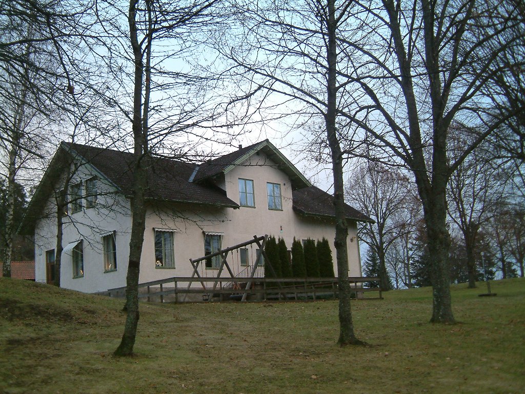 Östra Ryds kyrka, församlingshem och f d skola.