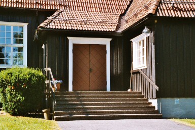 Gårdsjö kapell. Huvudingången i norr. Negn.nr 04/347:23.jpg