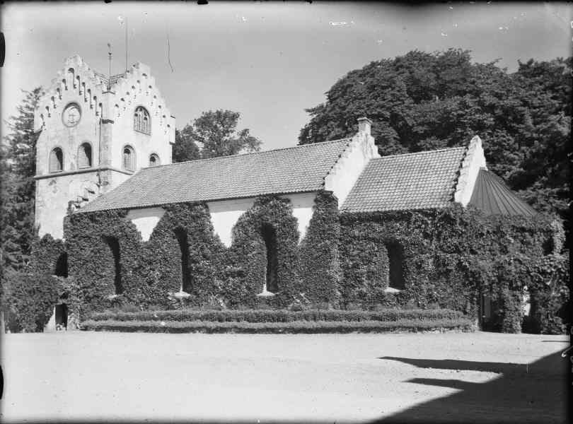 Bosjöklosters kyrka från söder	
