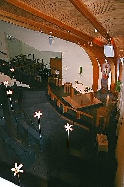 Kyrkorummet i Aspenkyrkan sett från läktaren mot koret i norr, från SÖ.