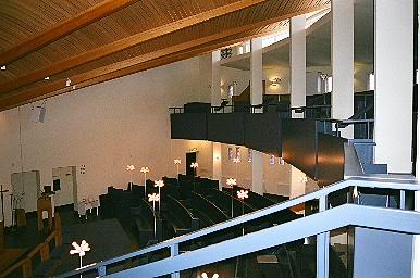 Kyrkorummet och läktaren i Aspenkyrkan sett från läktartrappan, från V.