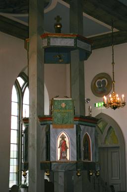 Predikstolen i Skallsjö kyrka, från SV.