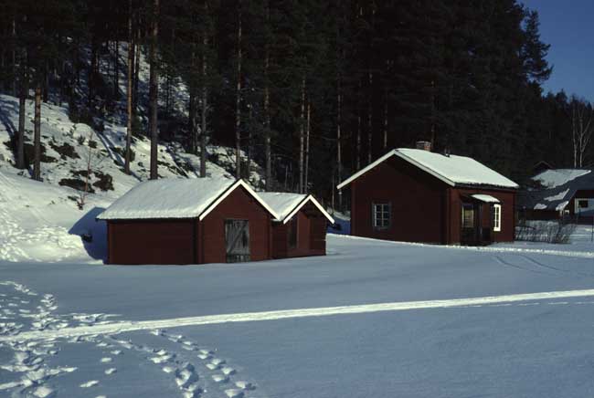 Gravols soldattorp. Från vänster vedbod, visthusbod och soldattorp