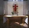 Altarprydnaden är införskaffad till kyrkans föregångare. 