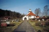 Grimmareds kyrka med omgivande kyrkogård.