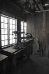 Vretens sågverk, såghusets bottenvåning, maskin för skärpning av sågblad.