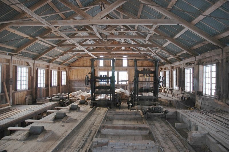 Vretens sågverk, såghusets övervåning, ramsågarna med räls för inmatning av såg timret. 