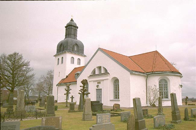 Grimetons kyrka med omgivande kyrkogård.