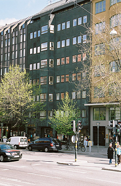 Adonis 2, hus 1, foto från söder, Sveavägen