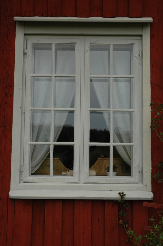 Ekebo gård, mangårdsbyggnaden, rekonstruerat fönster i 1700-talstil.