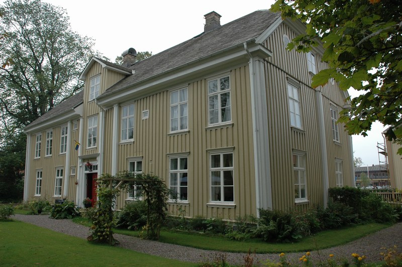 Dahlgrensgården, huvudbyggnaden, sedd från gården.