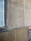 Utsnitt av sockel och fasad, foto från öster.