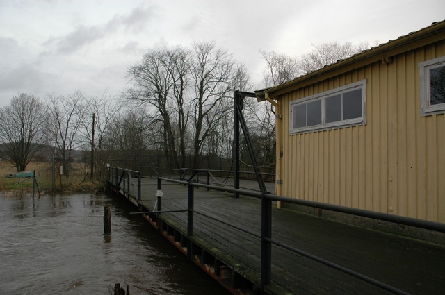 Banans sista 30 metrar sträcker sig över Grönån på en brygga. Bryggan är en trä- och stålbalkskonstruktion. Två spår som löper genom hela repslagarbanan sträcker sig utmed bryggans hela längd. 