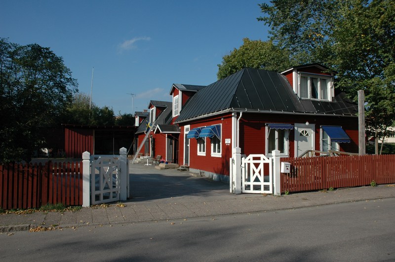 Lilliestiernska gården, fd. magasin och stall byggt 1921.